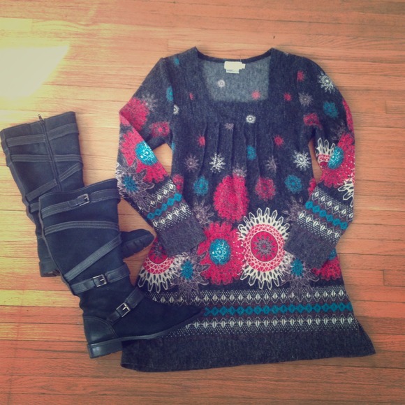 SOLD IN BUNDLE/The perfect holiday sweater dress!!