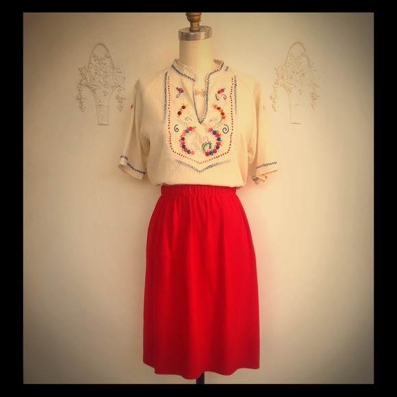 Vintage tunic top with colorful embroidery!