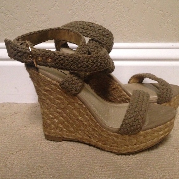 Wedges. Sold ✨
