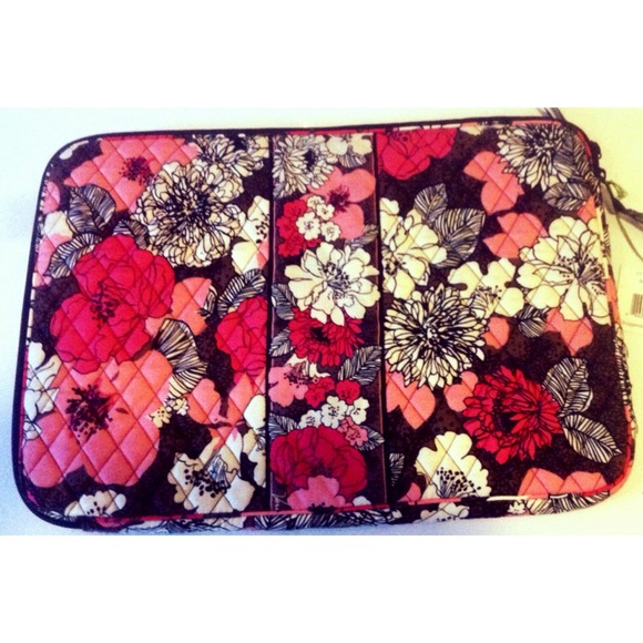 ❗️SOLD❗️Vera Bradley 17" Laptop Sleeve