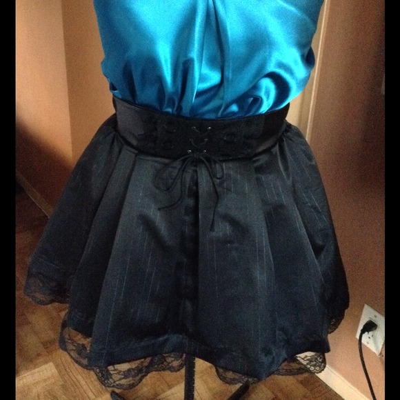 Black pinstripes skater skirt