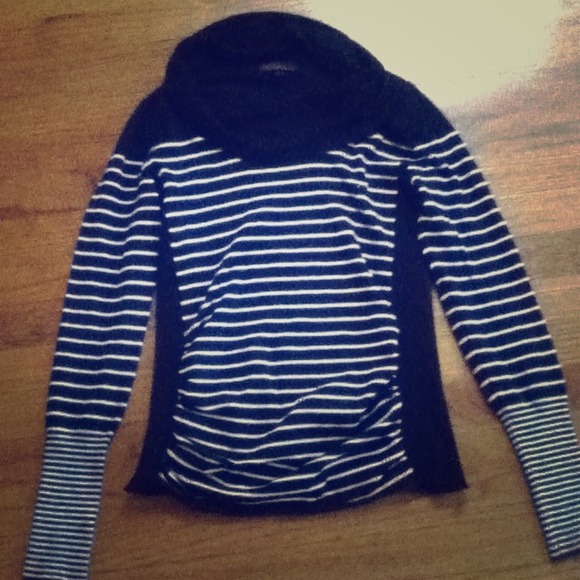 Fitted striped sweater