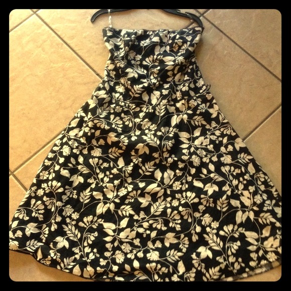 Super cute floral dress!!!🌺☀️🌸