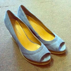 Peep toe Suede wedges