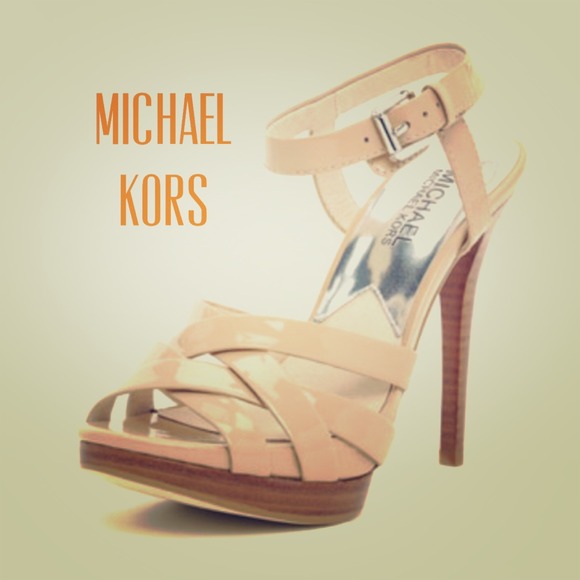 Michael Kors Shoes - 🔵Sold🔵 Muchael Kors Keli Sandals 8-1/2