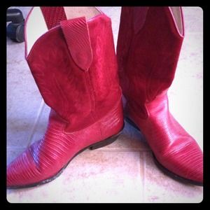 Red cowboy boots 8.5❤️