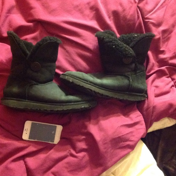 Used black button uggs - Picture 2 of 2