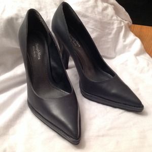 Gun Metal Blue Simply Vera Wang size 6 pumps.
