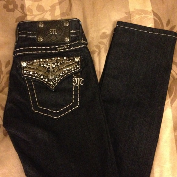 sold****Miss Me dark blue wash skinny jeans
