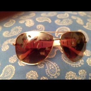 Jessica Simpson sunglasses!