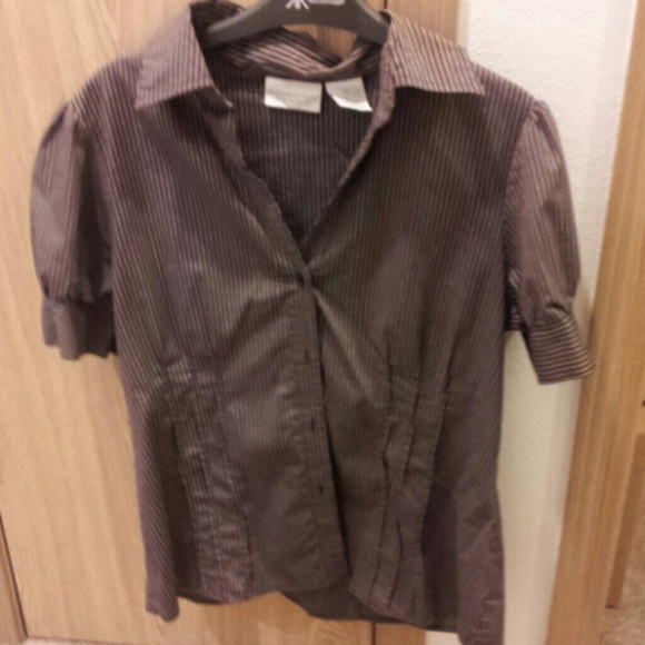 Worthington stretch short sleeve blouse.