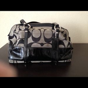 Coach hand bag.