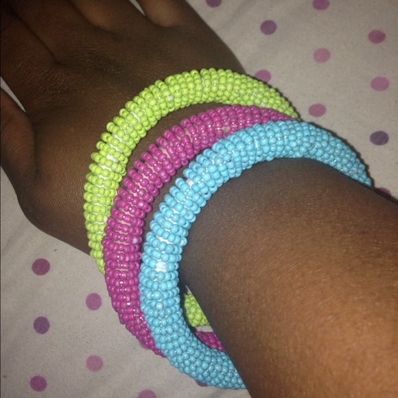 Colorful bangles - Picture 1 of 3