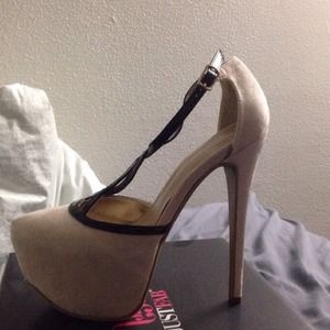 ‼️SOLD‼️Pumps by Just Fab💕💕