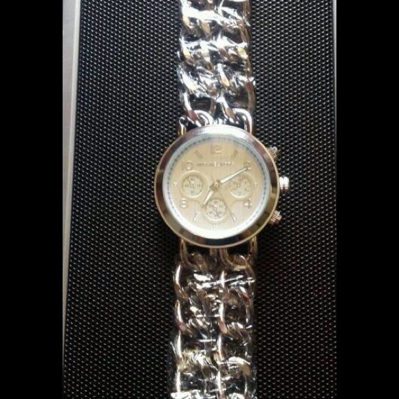 Watch - Picture 2 of 4