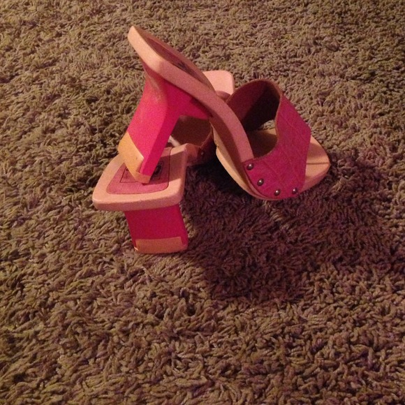Pink heels. - Picture 2 of 2