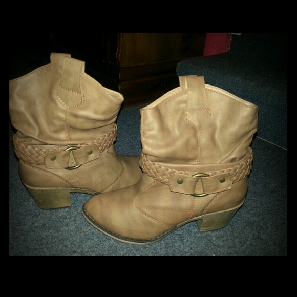 Short cow girl boots