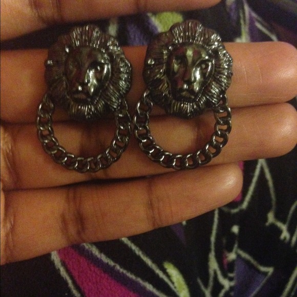 Small lion earrings - Picture 2 of 2