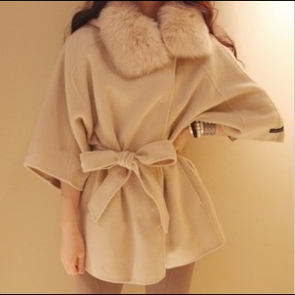 Outerwear - Chic cream fur coat/cloak/hoodie