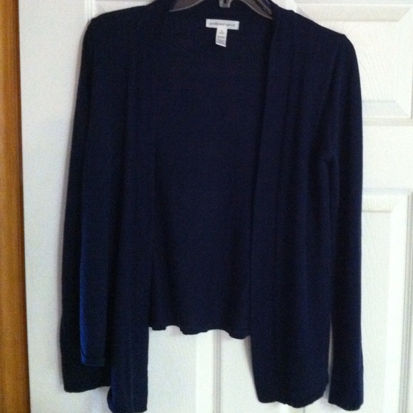 🚫SOLD🚫 small cardigan - Picture 3 of 3