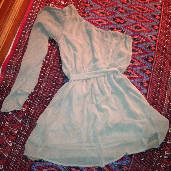 🎉HOST PICK🎉Sold in Bundle. - Picture 3 of 3