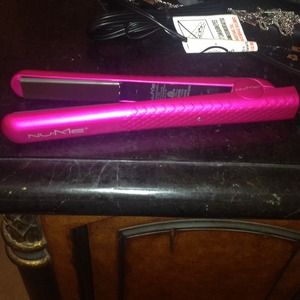 Nume straightener (brand new, never been used)