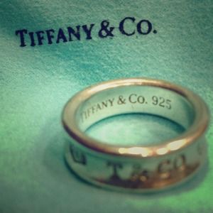 Tiffany and Co. Ring size 7 1837 Collection