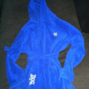 COMFORTABLE HOODED ROBE