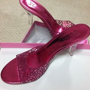 Open toe pink/clear Cinderella like shoes size 8.5