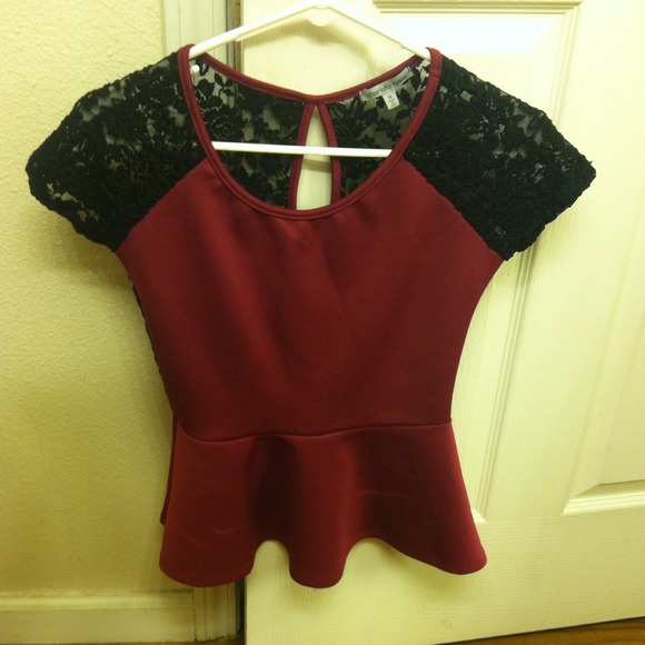 🚫❌TRADED❌🚫Maroon/purple peplum top