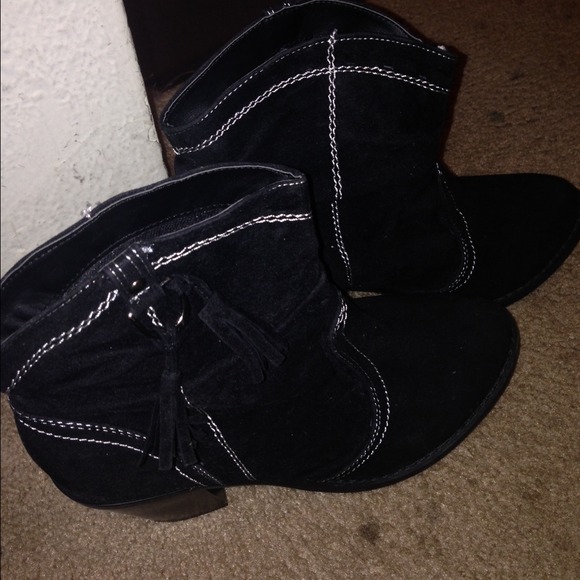 Black boots never worn