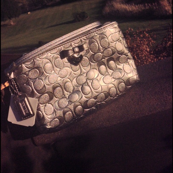 Coach Handbags - ✋SOLD✋🎉2x HOST PICK🎉COACH Embossed Wristlet