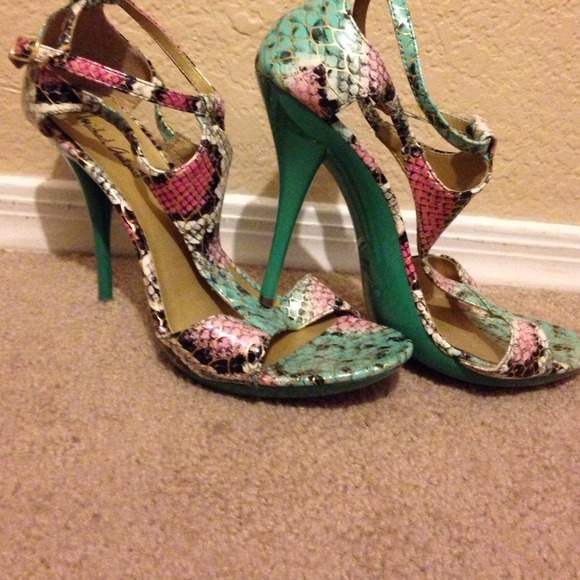 SOLD - Picture 3 of 4