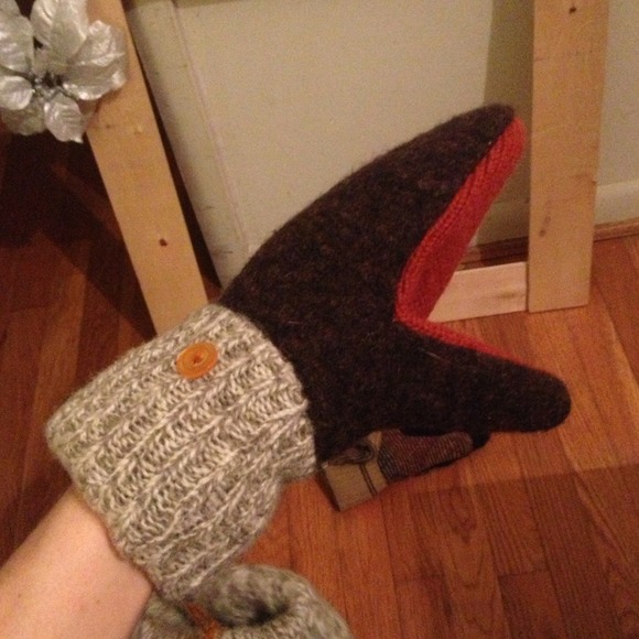 Recycled sweater mittens - Picture 4 of 4
