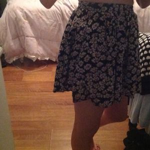 Brandy Melville Daisy Skirt