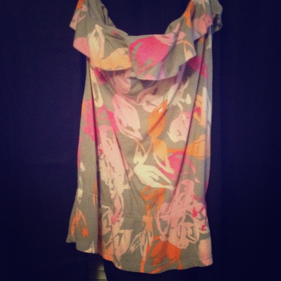 Flowered strapless top