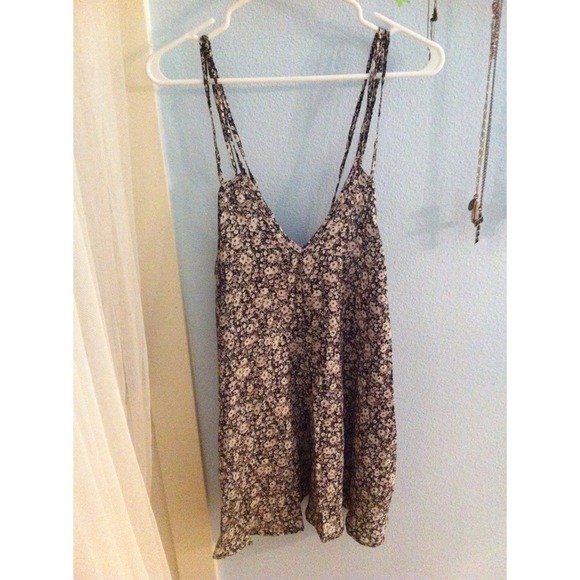 🌴 Brandy Melville Selda dress