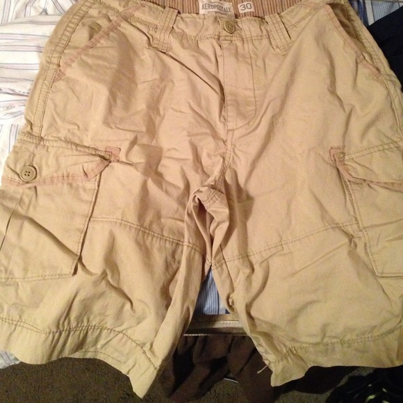 Kaki Shorts - Picture 2 of 2