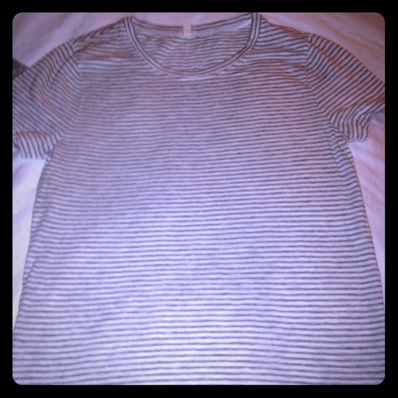 grey and white j crew t-shirt
