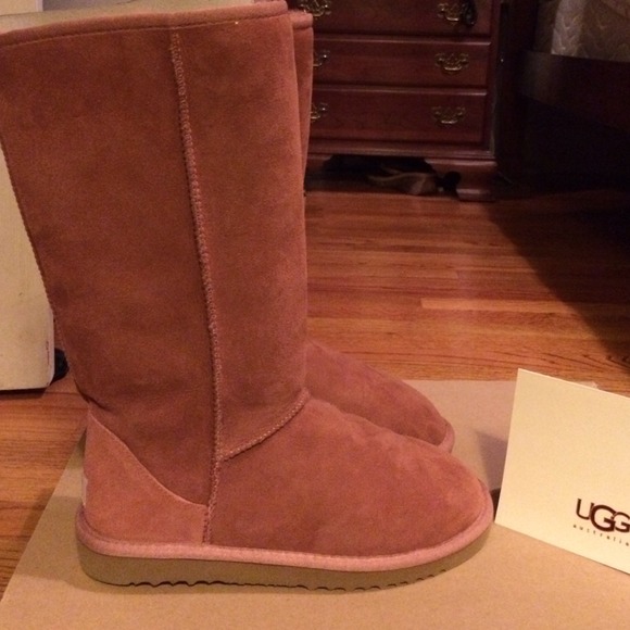 Uggs - Picture 2 of 3