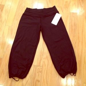 Lululemon Dharana black crop pants