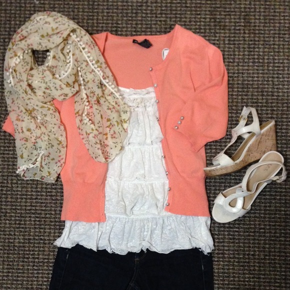 Salmon cardigan with pearl buttons