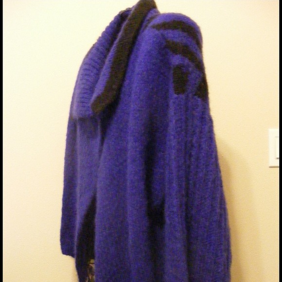 **SOLD**Beautiful blue draping Sweater Jacket. - Picture 3 of 4