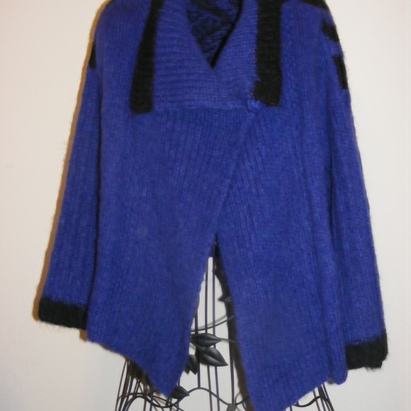 **SOLD**Beautiful blue draping Sweater Jacket. - Picture 4 of 4
