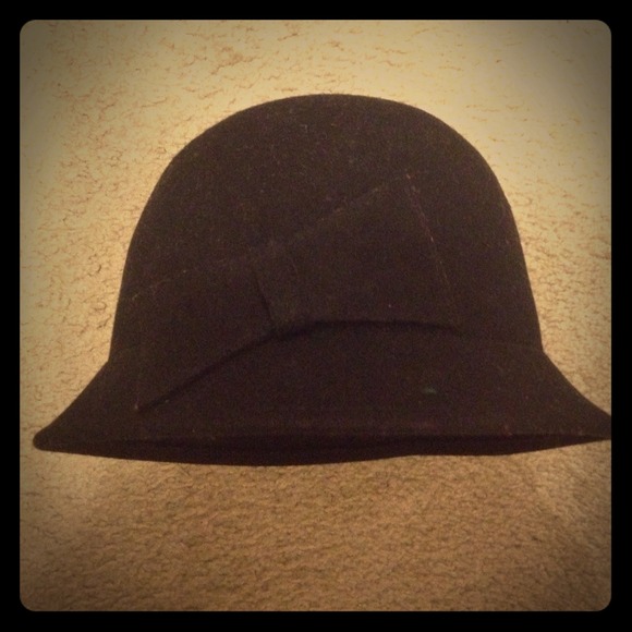 100% wool cloche hat with bow accent
