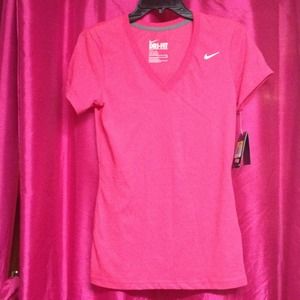 ❌❌sold❌❌❌Nwt Nike dri-fit pink shirt