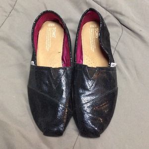 Navy crackled foil TOMS