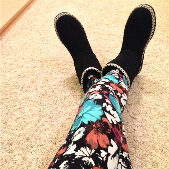 Pants - 🎀HP🎀Floral Print Leggings🌺