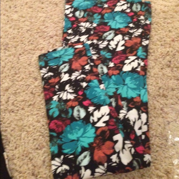 🎀HP🎀Floral Print Leggings🌺 - Picture 3 of 3