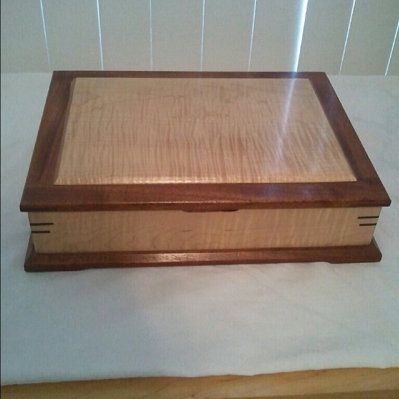Jewelry box